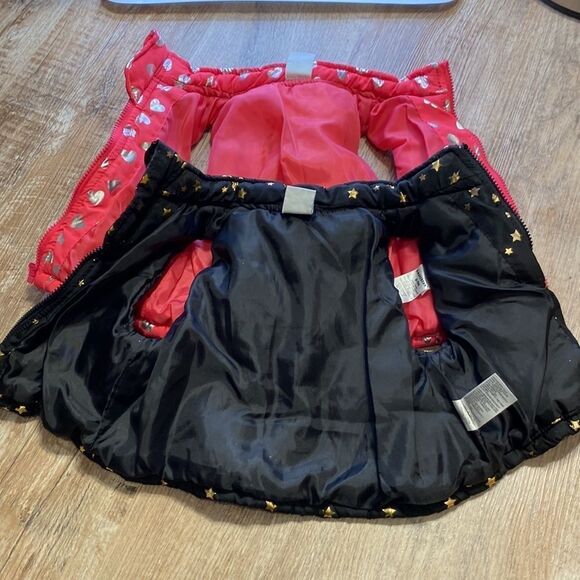 Healthtex Puffy Vests Set of 2 Bright Pink  Silver Hearts Black Gold Stars 12 M - Picture 8 of 15
